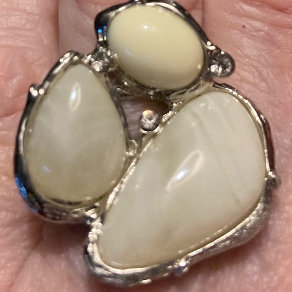 Silver Tone Ring With White Agate And Rhinestones - Picture 4 of 5